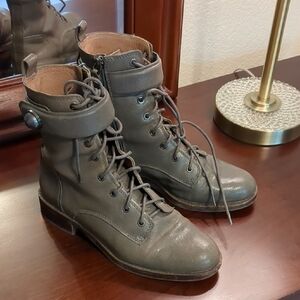 Louise et Cie Gray Combat Moto Boots Lace-Up Design